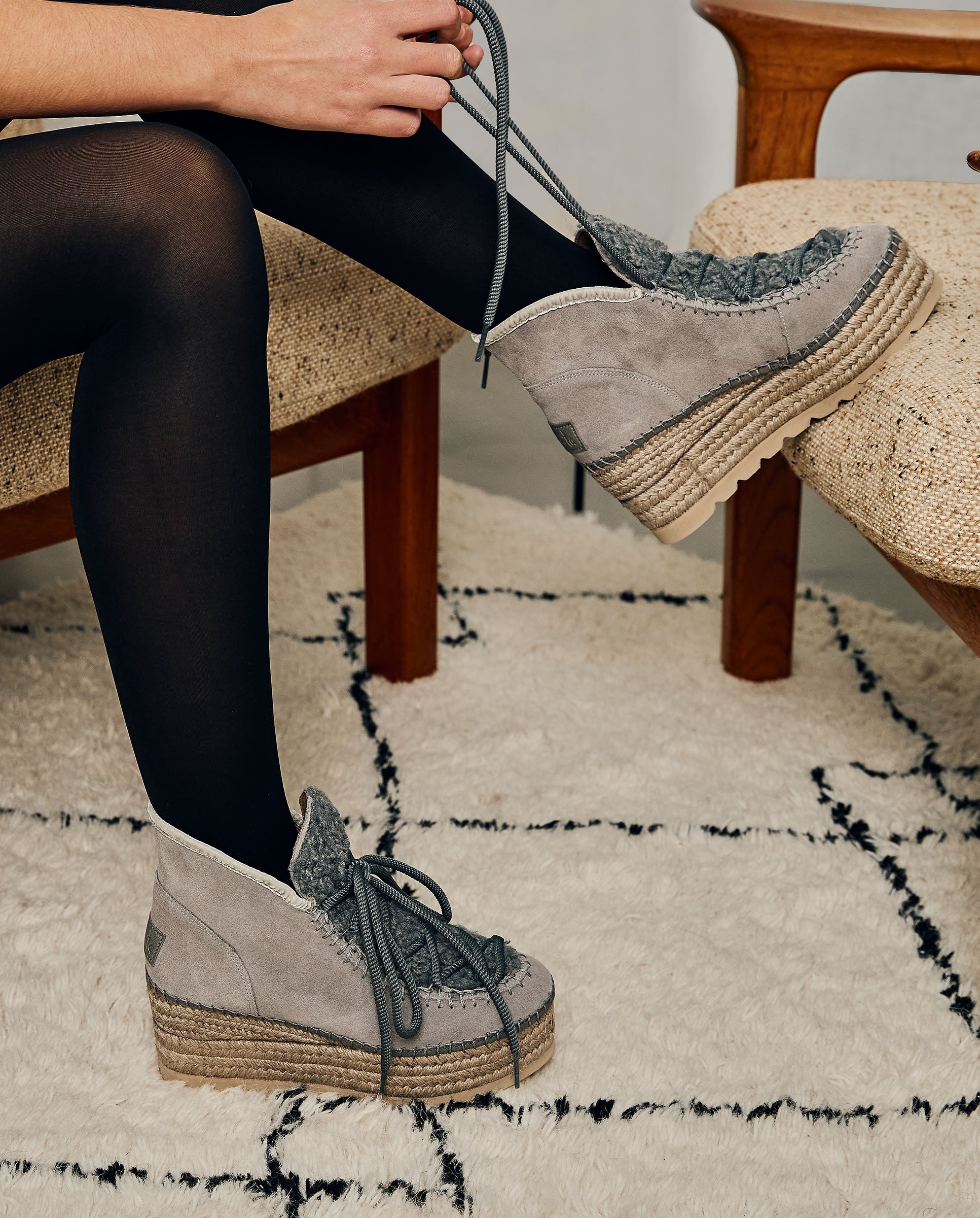 Low sheepskin boot in Crete grey suede