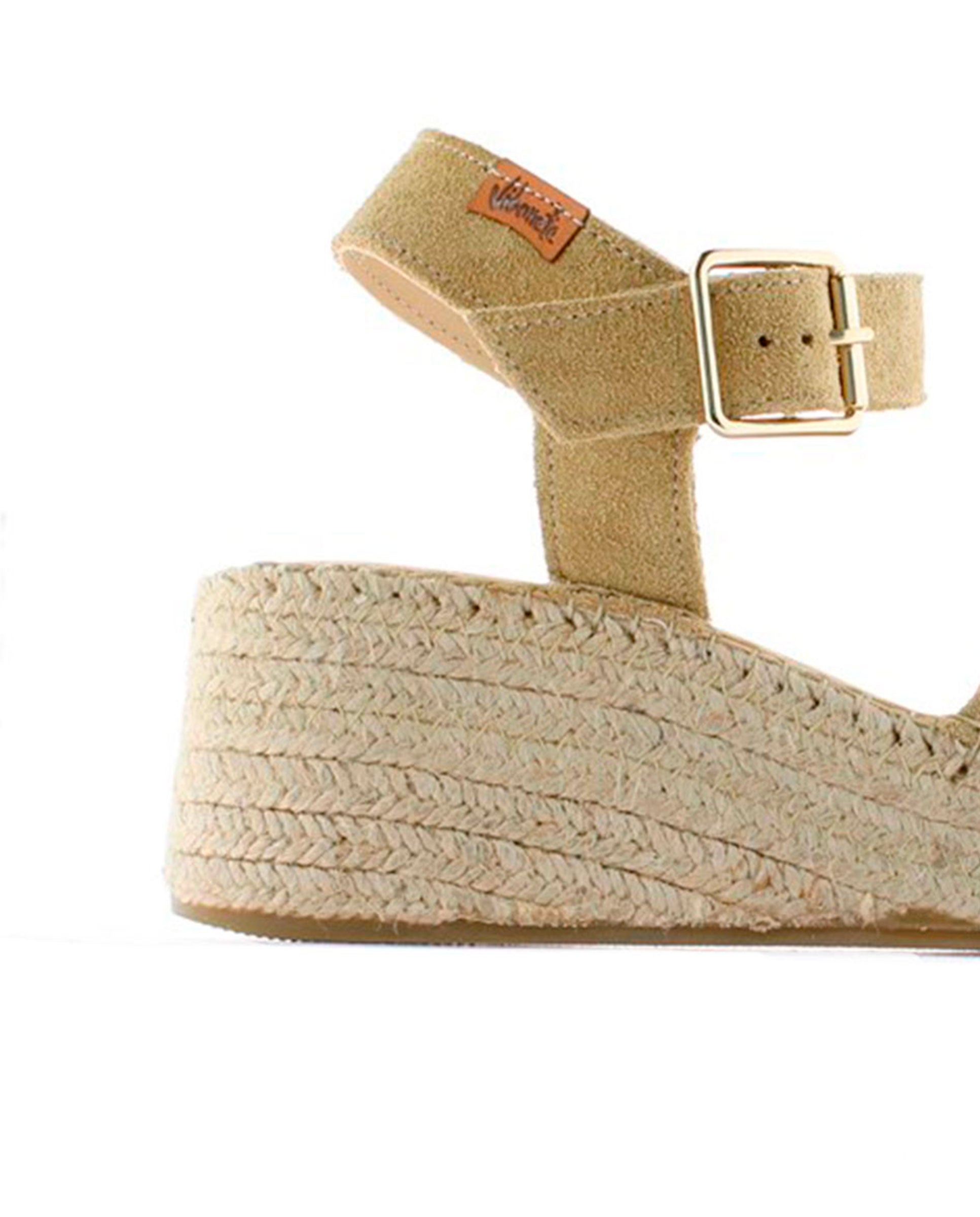 Sandalia hebilla en serraje tierra Vinci