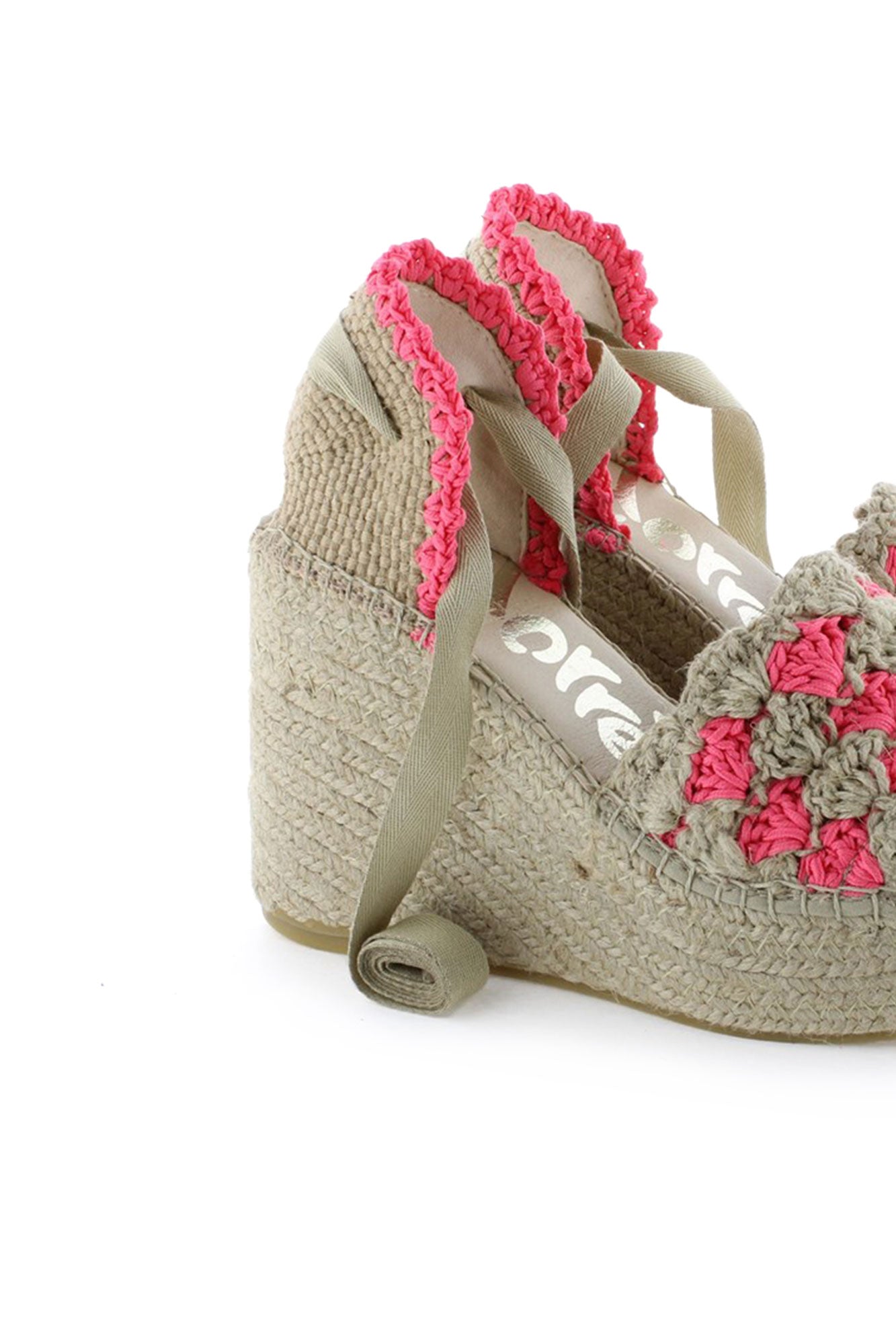 Sandalia cintas en ganchillo fluor fuxia