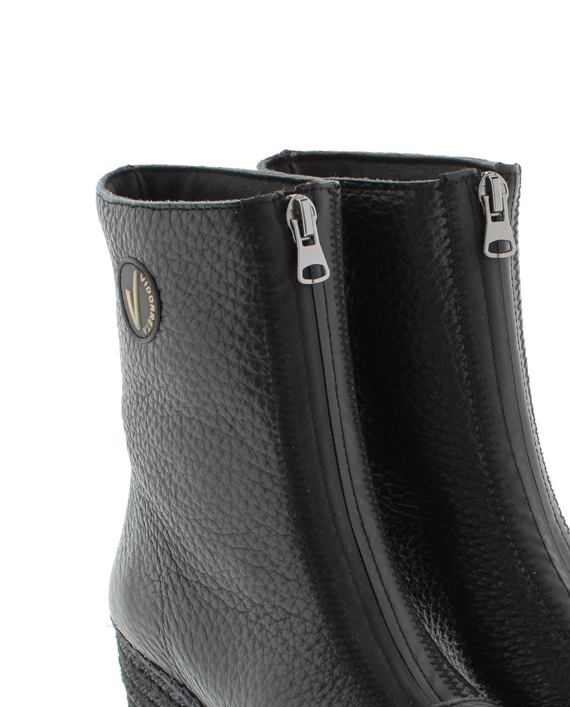 Booty in black Cuban bost