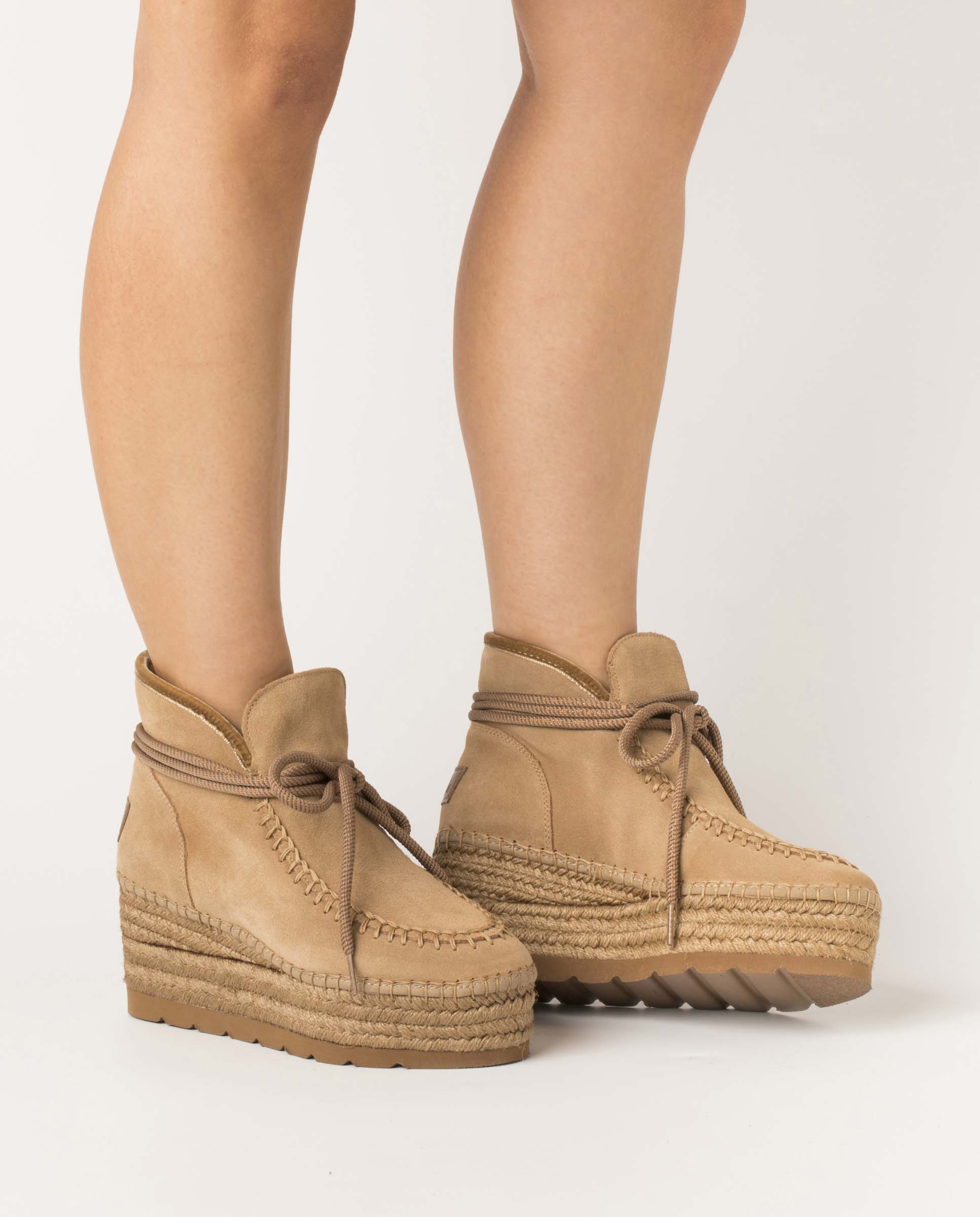 Low boot in nude Creta suede