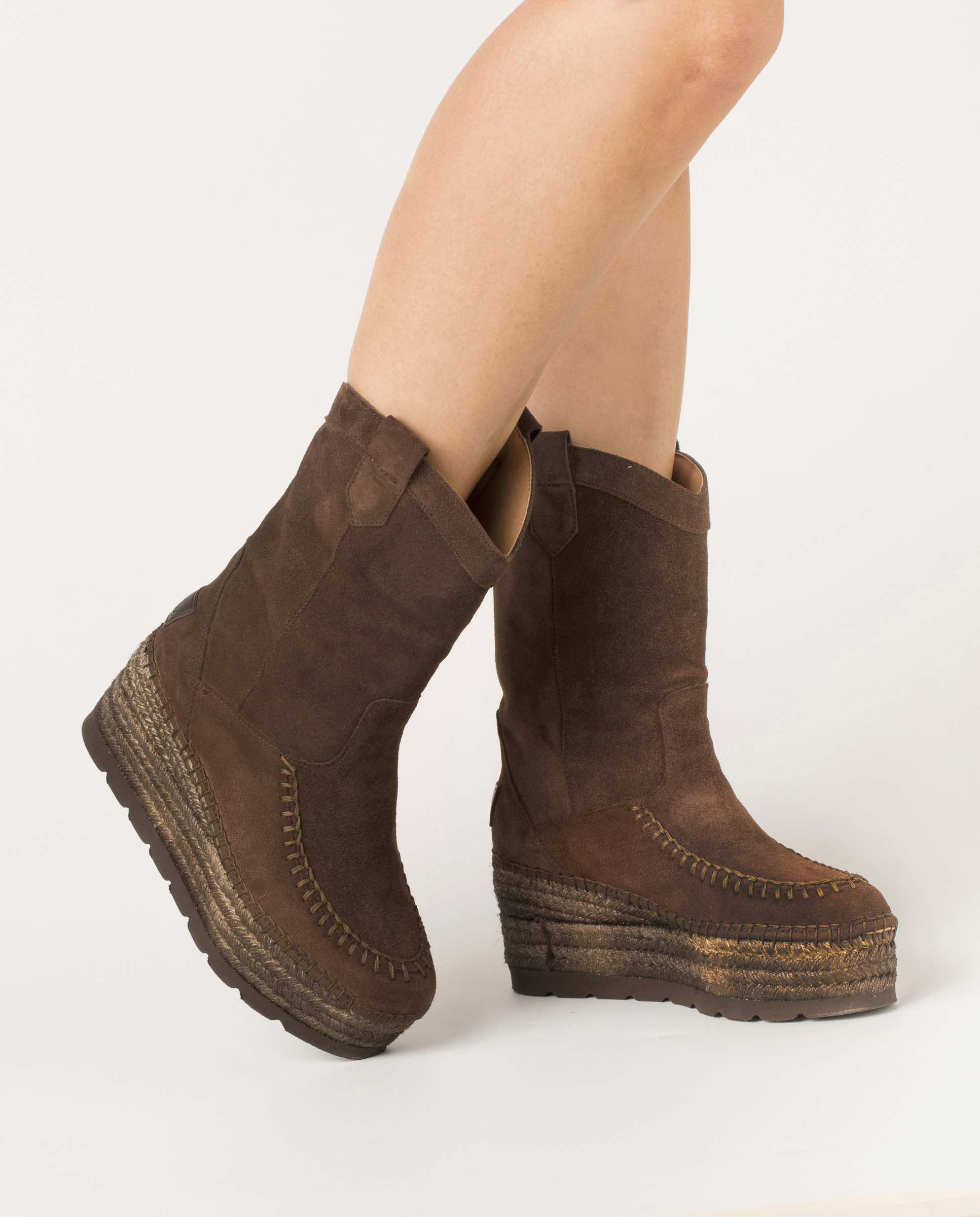 Cowboy boot in Creta head suede