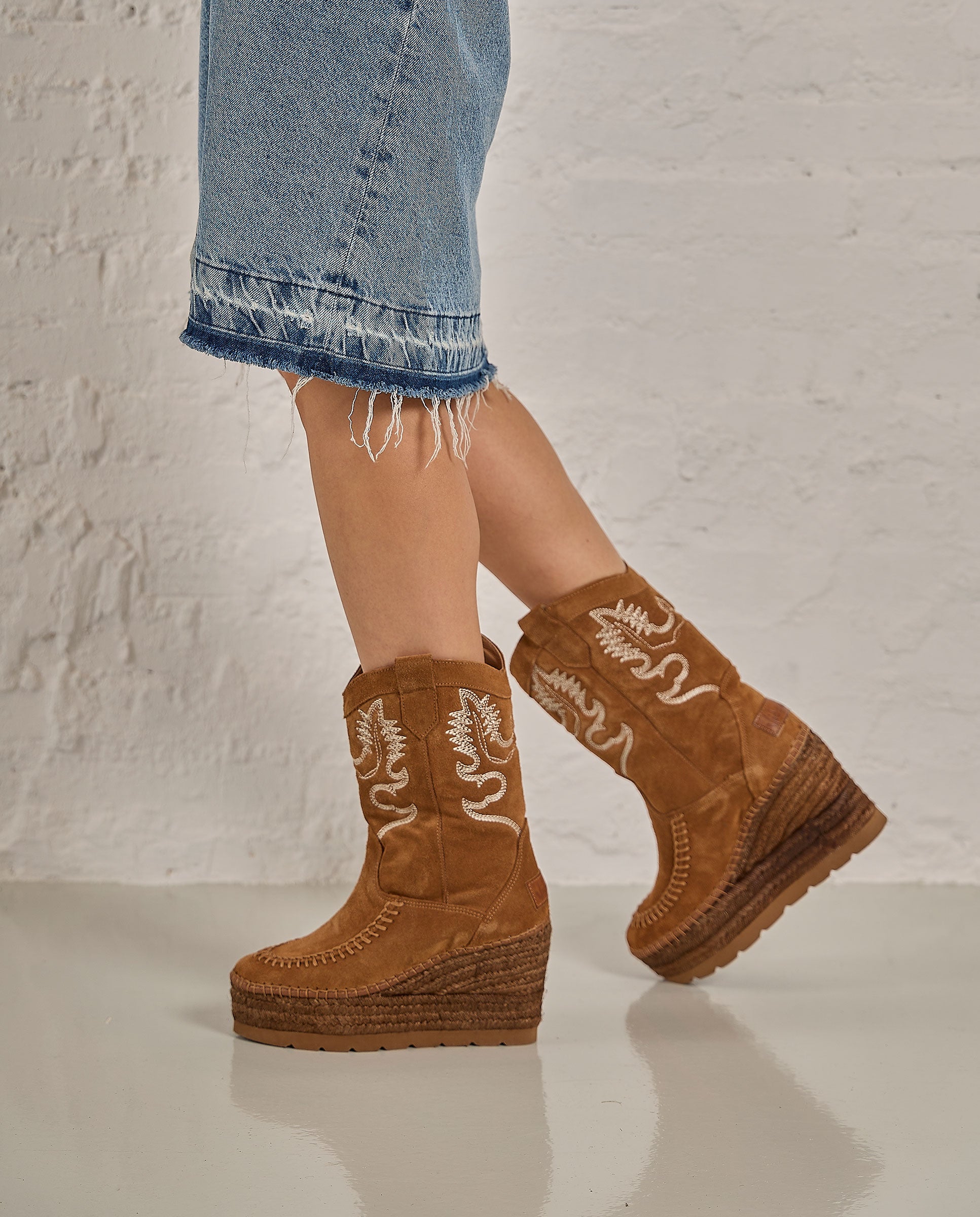 Cowboy boot in Tilo suede leather
