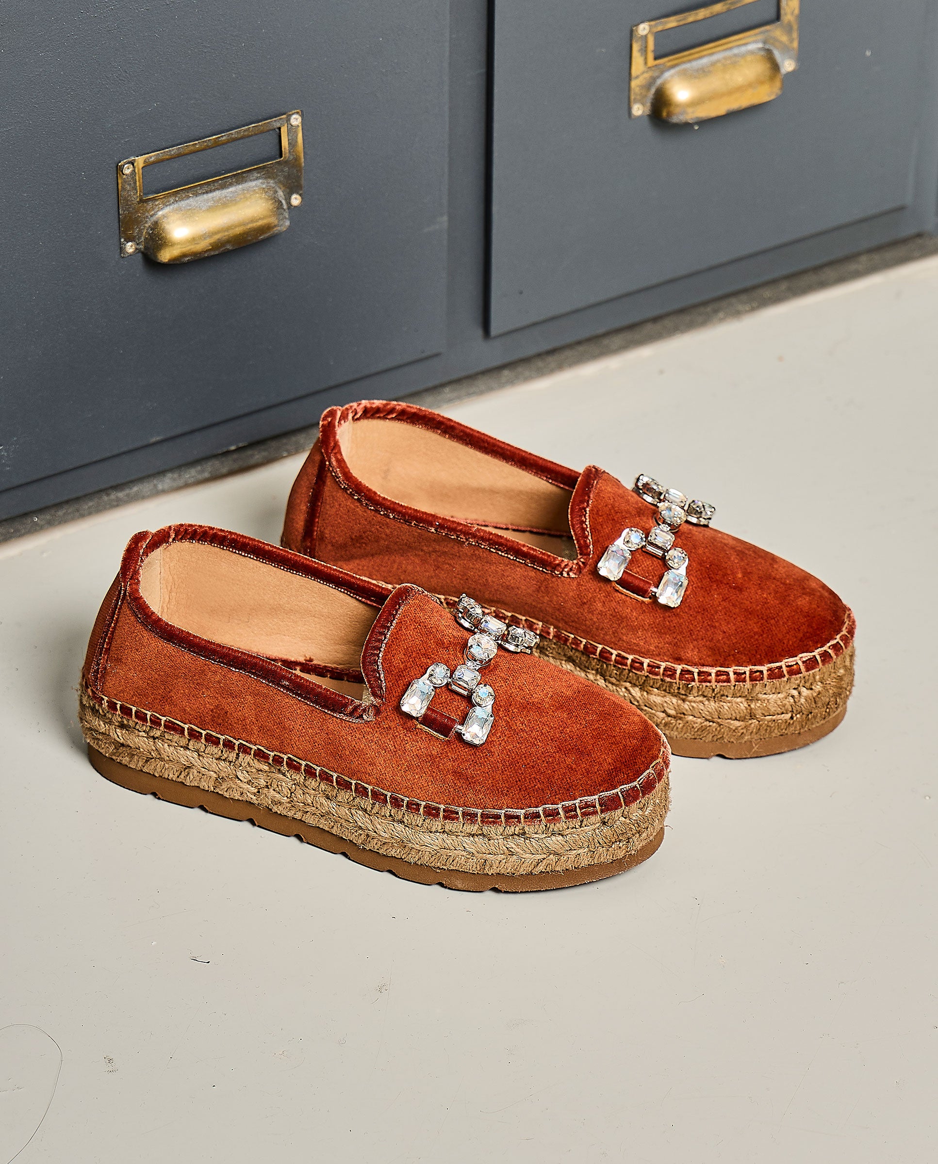 Slipper detail in Merce Doble tile velvet