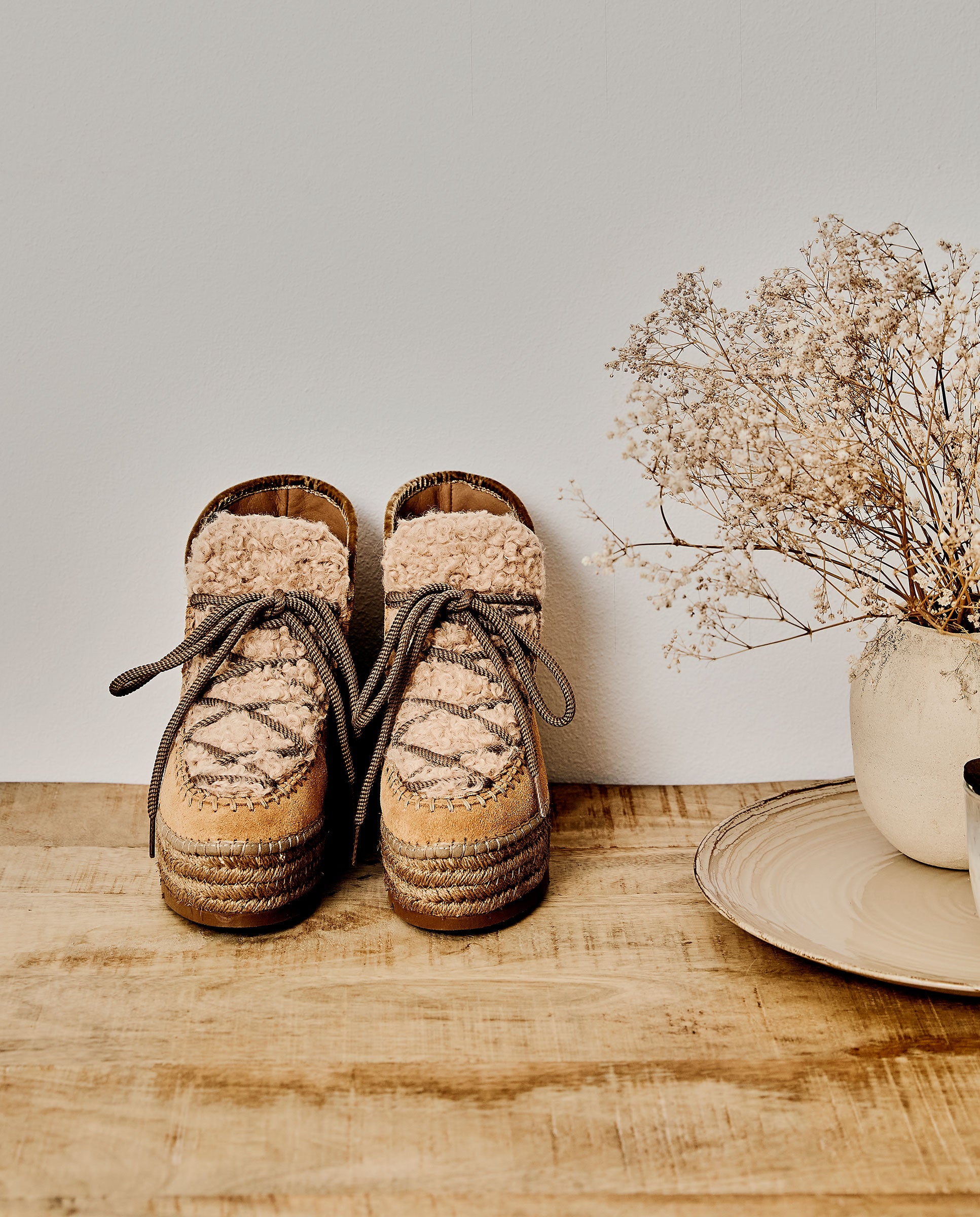 Low sheepskin boot in camel Crete suede