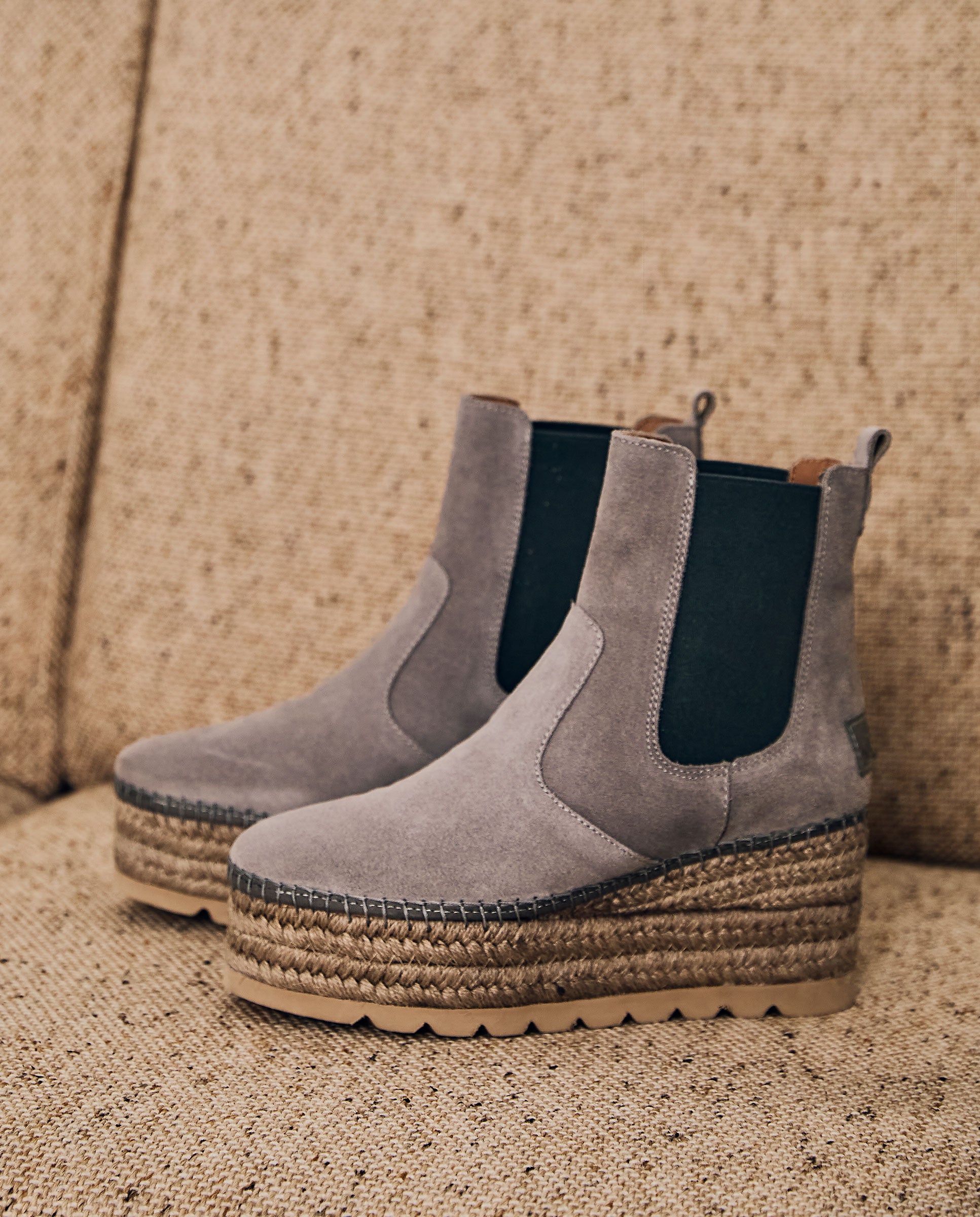 Chelsea boot in Crete grey suede