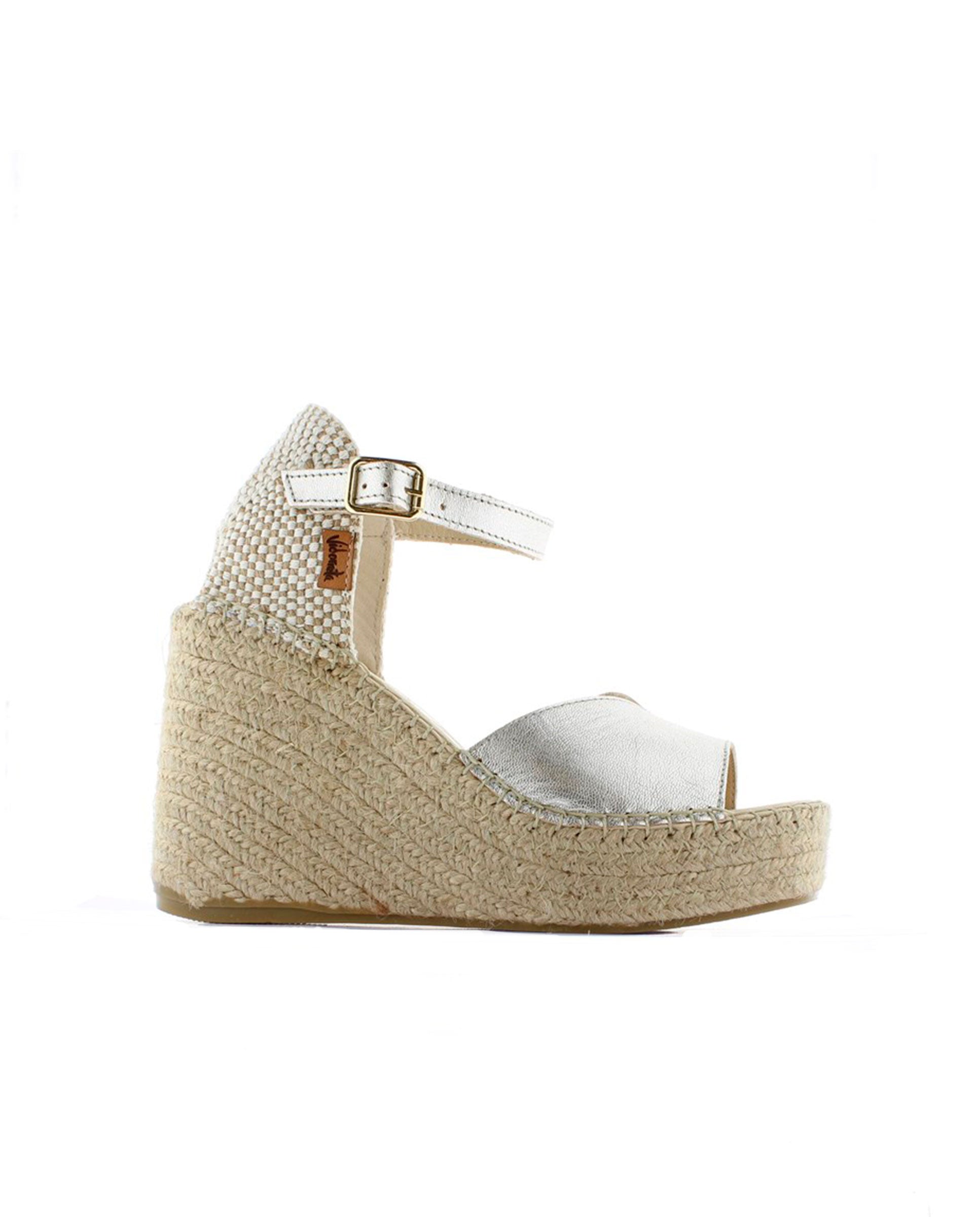 Sandalia traba en napa metal perla Monet