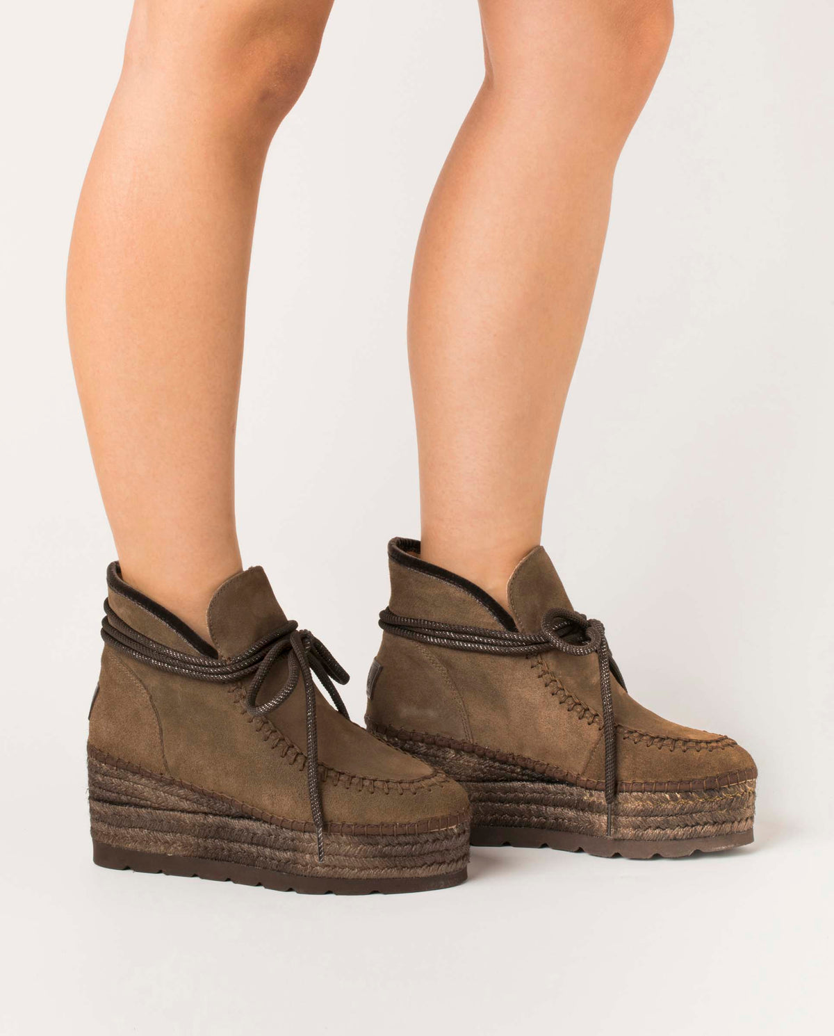 Bota baja en serraje taupe Creta