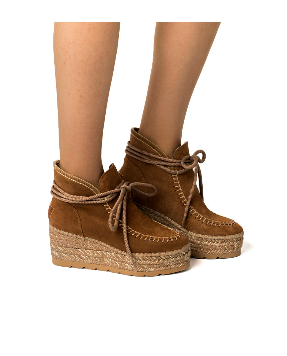 Bota baja en serraje camel Creta