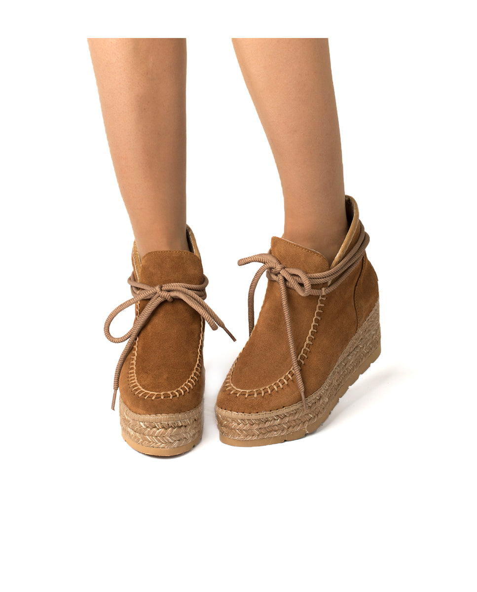 Bota baja en serraje camel Creta