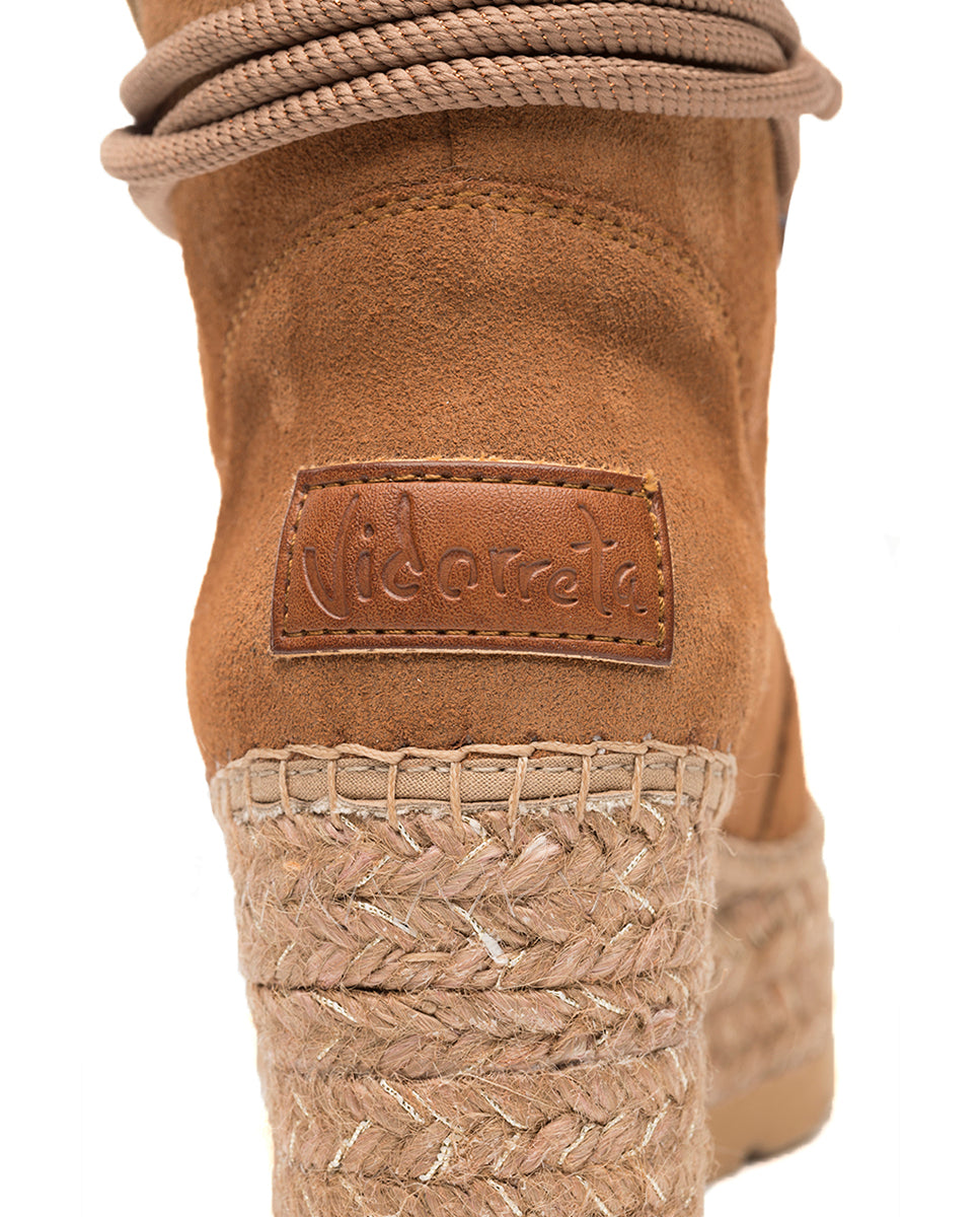 Bota baja en serraje camel Creta