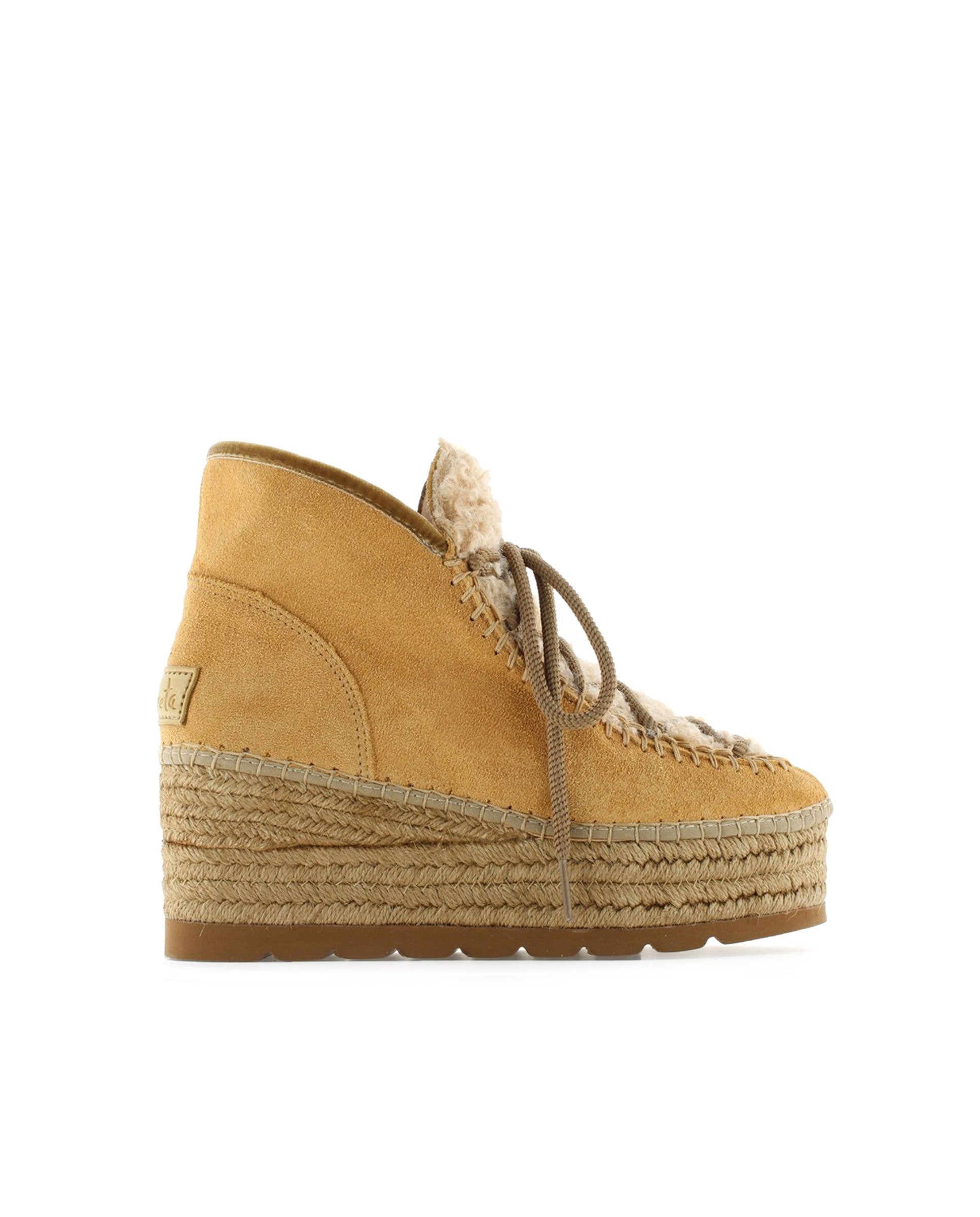 Low sheepskin boot in camel Crete suede