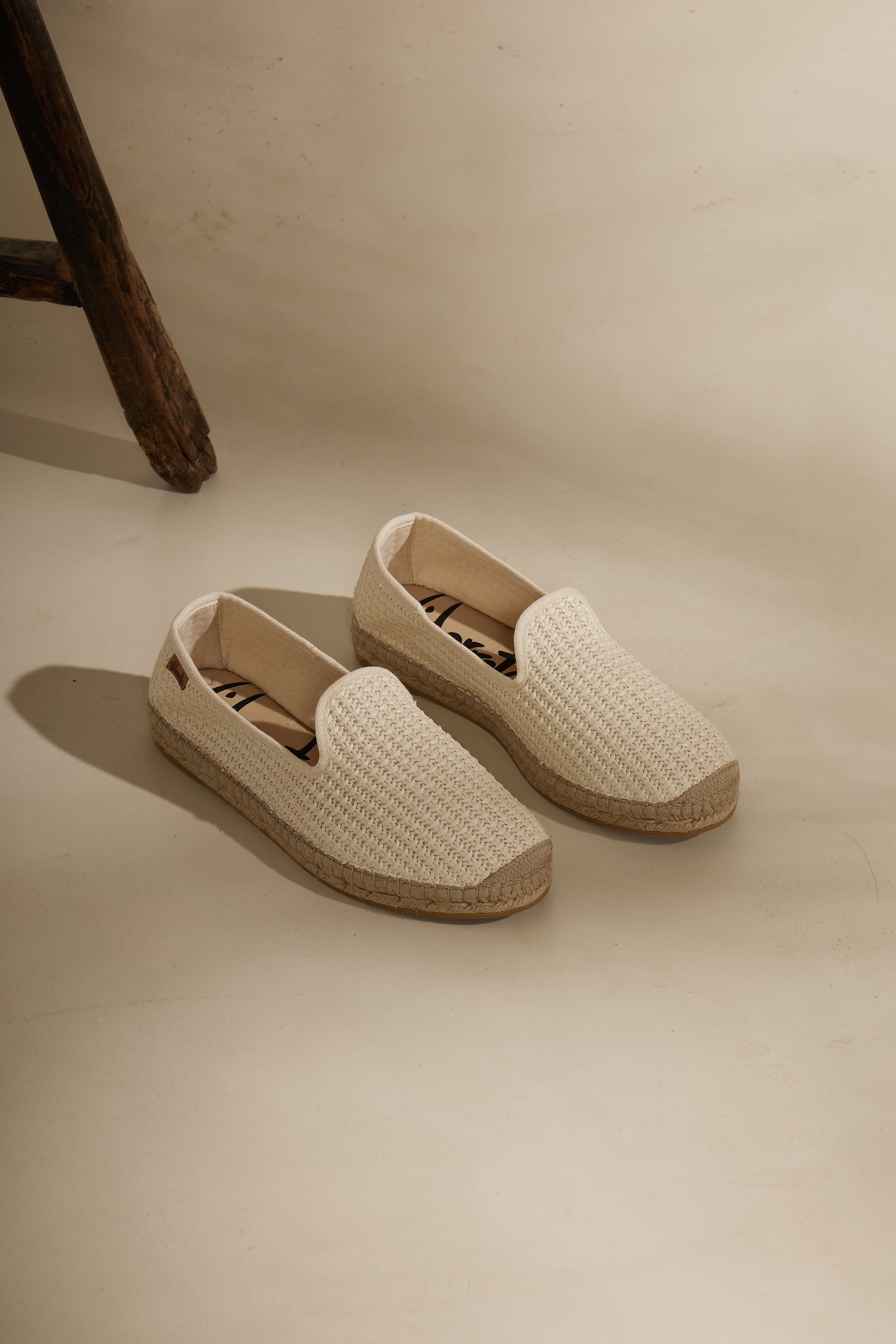 Slipper rafia nudos crudo Borneo