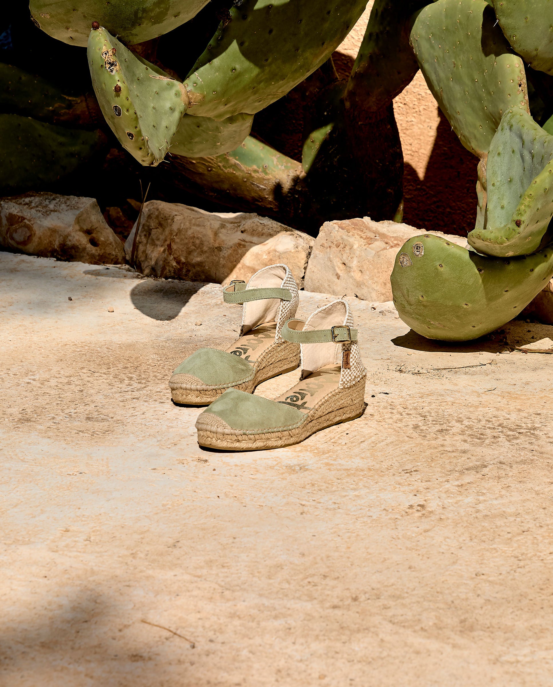 Sandalia traba en serraje agua claro Tomillo